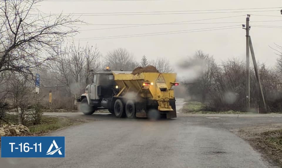 Дорожники Одесской области борются с последствиями ненастья