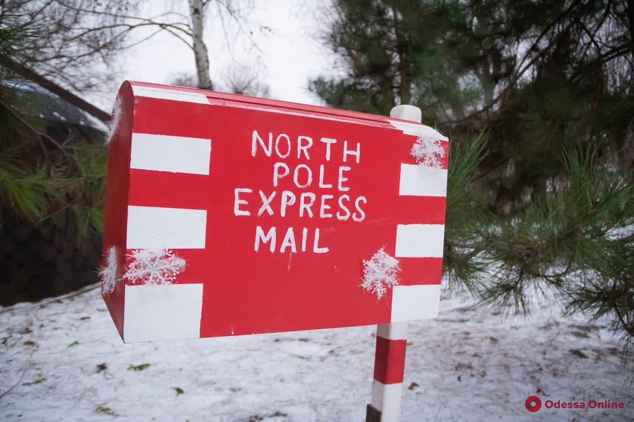 в Одесском зоопарке установили почтовый ящик для писем Деду Морозу