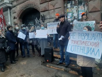 оратор на митинге