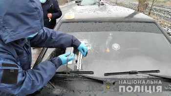 пуля в лобовом стекле