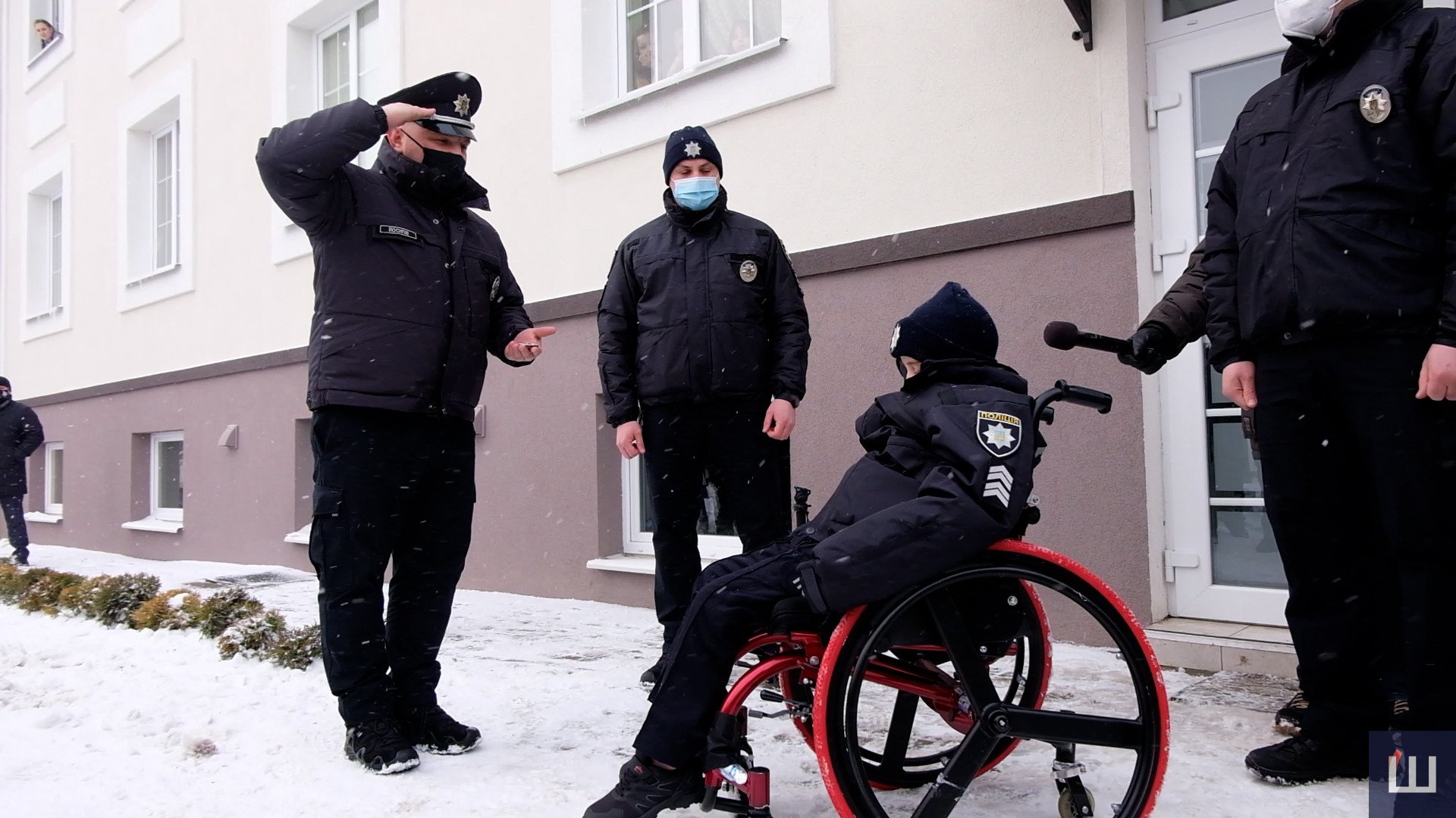В Черновцах мальчика приняли в ряды полиции