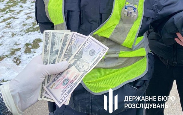 двое полицейских получали взятки