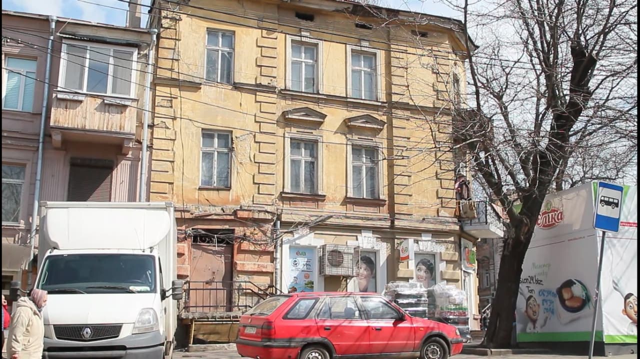 Зловещий треск старого дома будит людей по ночам