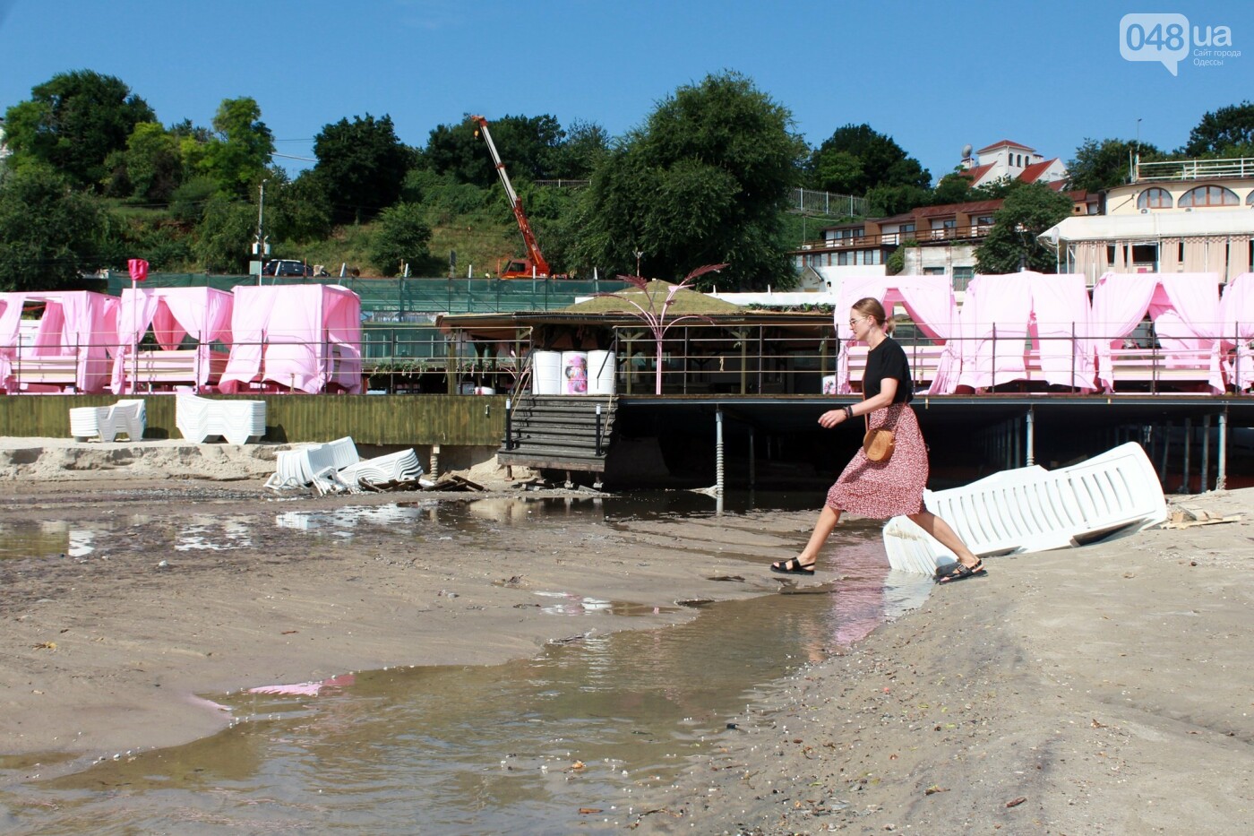 Одесса девушку смыло. Одесса девушку смыло. Цунами в одессе. Смыло волной. Одесса девушку смыло.