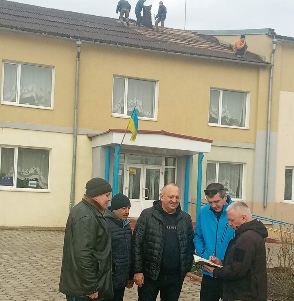 На Одещині фермер відремонтував дах школи площею 380 кв/м