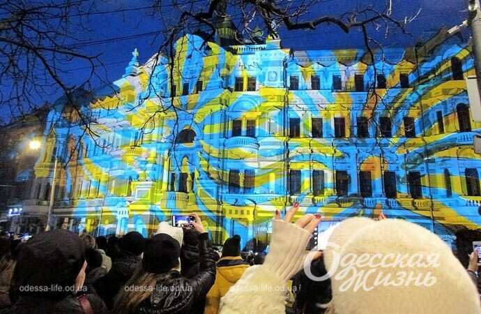 В Одессе преобразили фасады главных памятников архитектуры (фоторепортаж)