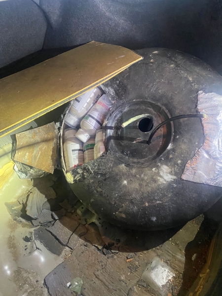 На Одещині водійка намагалася вивезти за кордон майже мільйон гривень та хімікати (фото, відео)
