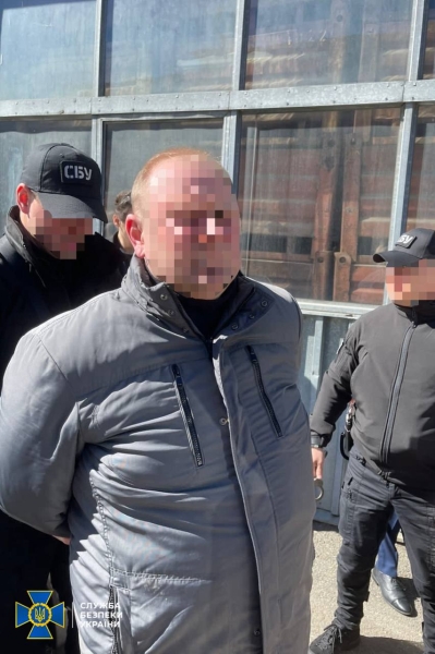 На отриманні хабара в Одесі затримали інспектора митниці (фото)