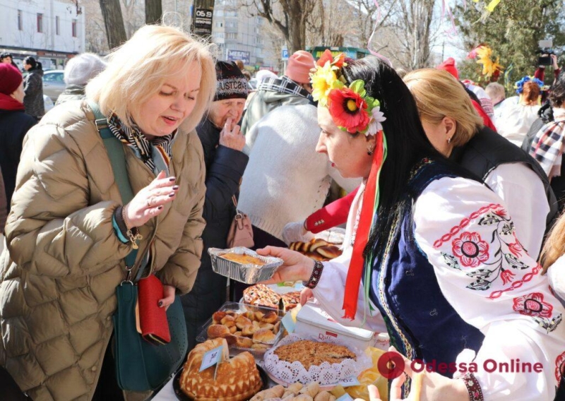 Одесские медики на благотворительной ярмарке собрали 58 тысяч гривен для ВСУ (фото)