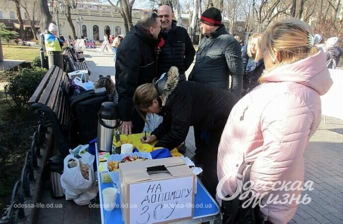 «Они еще в плену»: в одесском Горсаду прошла акция-напоминание (фоторепортаж)