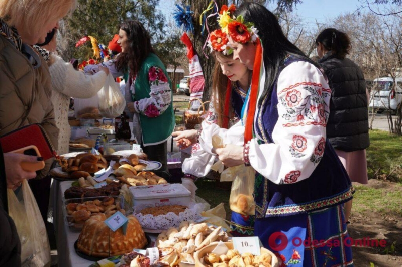 Пекли и жарили для ВСУ: в Одессе прошла благотворительная ярмарка (фоторепортаж)