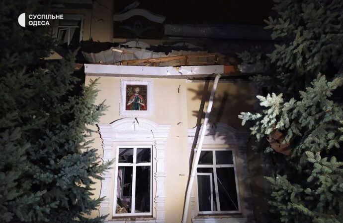 Российская ракета попала в одесский монастырь: фото и видео последствий