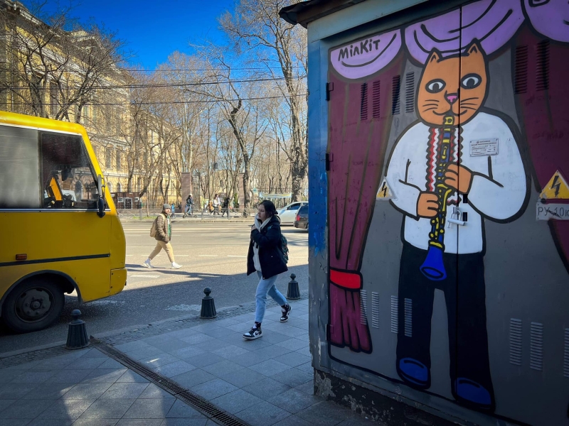 У центрі Одеси з’явився персональний мурал з котом-патріотом – на честь відомого музиканта (фото)
