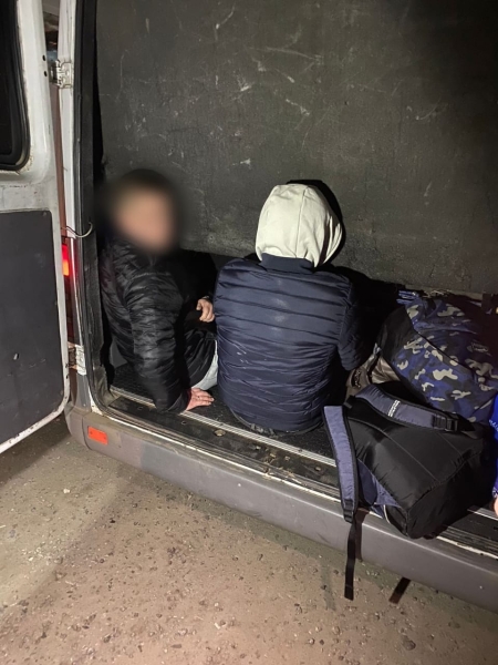 Ухилянти намагались виїхати з Одещини за кордон у багажнику авто (фото, відео)