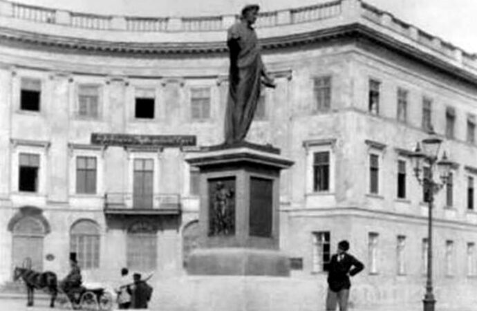 Дюку 195 лет: как памятник выглядел раньше и что с ним сейчас (фото)