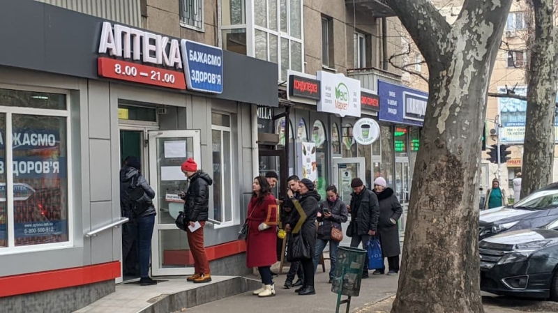 Е-рецепт: жители Одессы выстраиваются в очереди перед аптеками, а Минздрав дал разъяснения