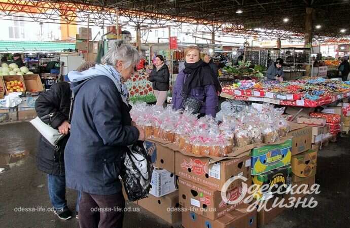 Экзотика на Привозе: пасочки «Мама испекла» и яйца «не для кушать»