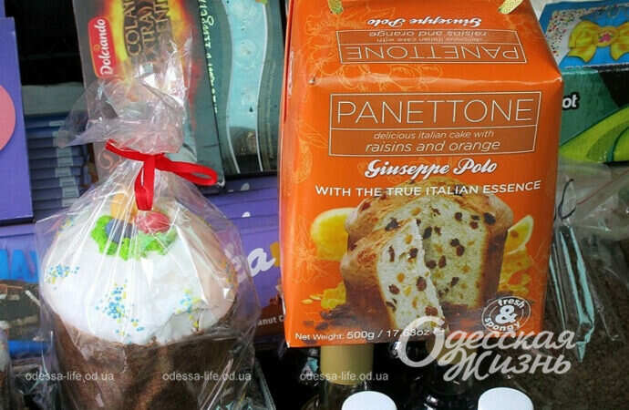 На Новом базаре в Одессе уже продают нечерствеющие паски и штоллены-панеттоне (фоторепортаж)