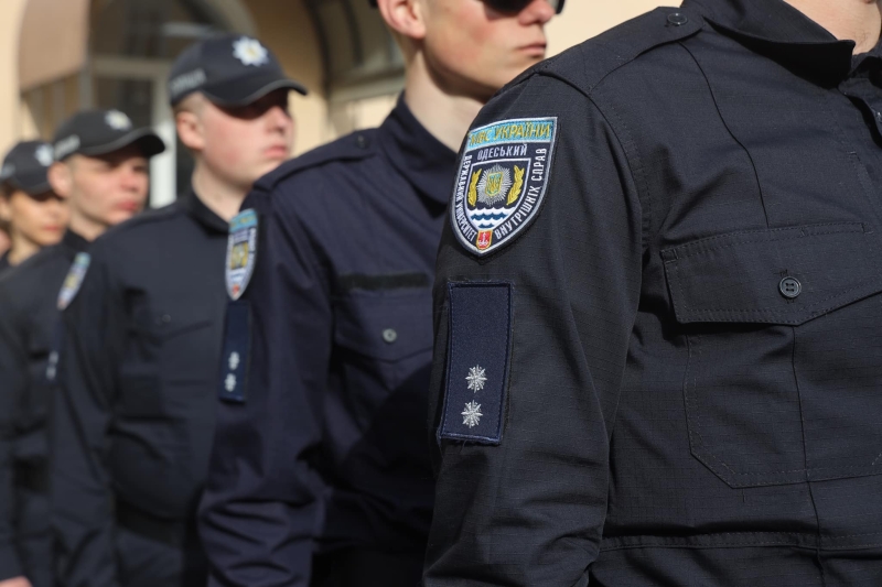 В Одесі молоді офіцери поліції отримали свої перші погони (фото)