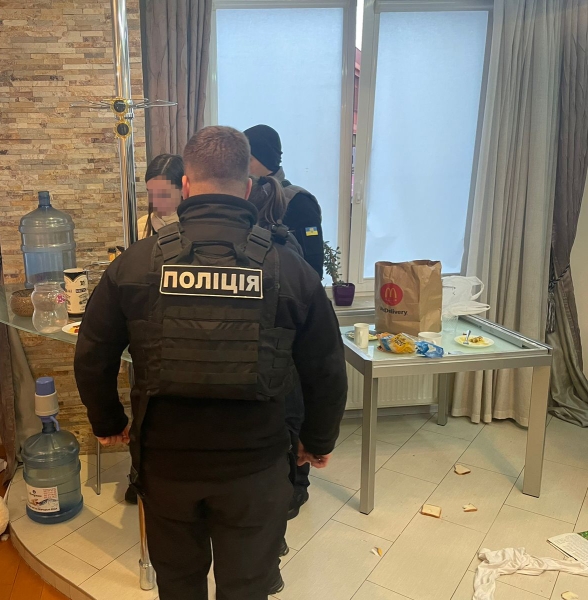 В Одесі затримали жінку за підозрою у сутенерстві (фото)