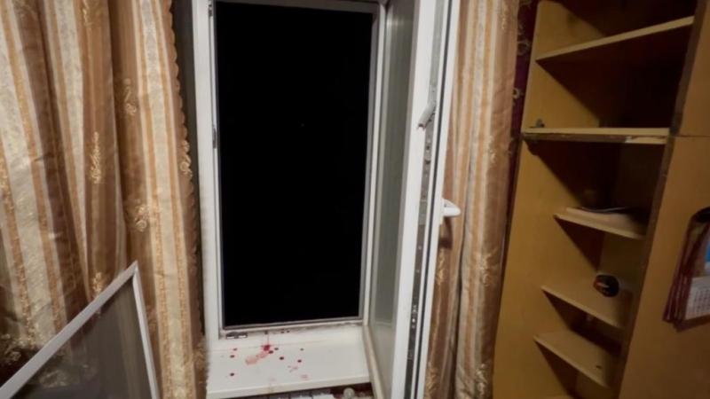 В одеській багатоповерхівці знайшли мертву жінку, а у дворі – мертвого чоловіка: що сталося (фото, відео)
