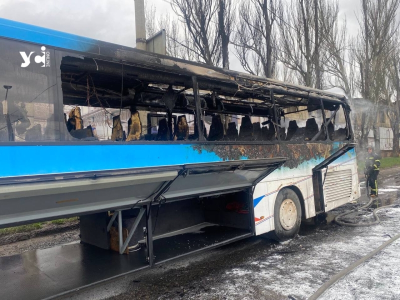 В Суворовському районі Одеси палав автобус (фото)