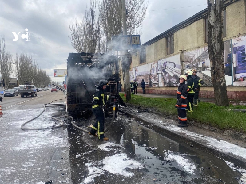 В Суворовському районі Одеси палав автобус (фото)