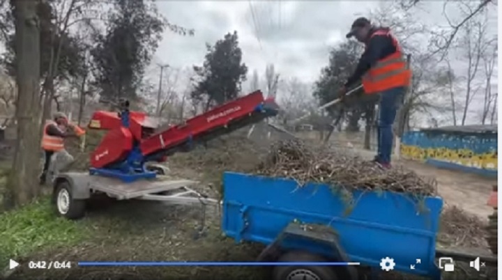 Все на дрова: дві міськради на Одещині придбали цінне обладнання для комунальних служб