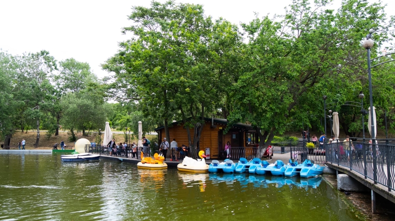 Дитячі батути і огорожі: у парку Перемоги зафіксували порушення (фото)