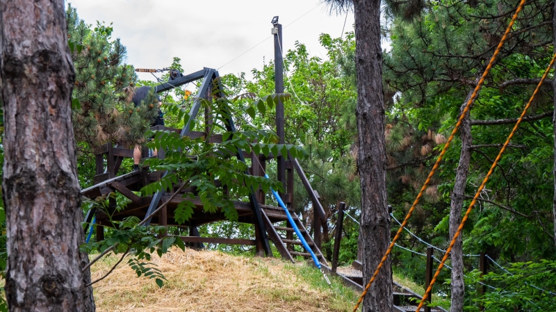 Дитячі батути і огорожі: у парку Перемоги зафіксували порушення (фото)