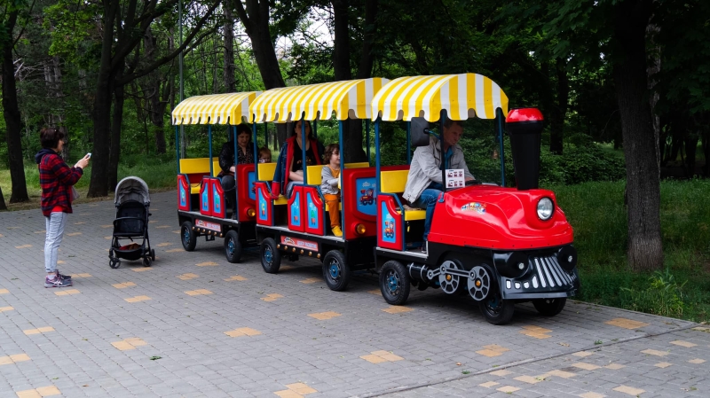 Дитячі батути і огорожі: у парку Перемоги зафіксували порушення (фото)