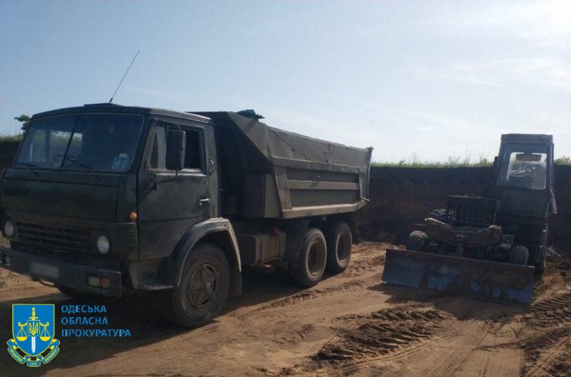 На Одещині розкрили схему незаконного видобутку піску (фото)
