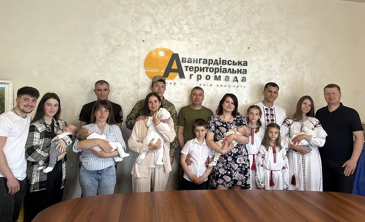 На Одещині селищна рада надає грошову допомогу батькам при народженні дітей