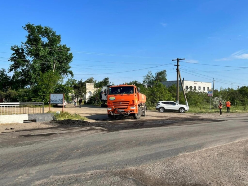 На одном из участков автодороги «Струмок – Шевченково – Килия» производится ямочный ремонт покрытия