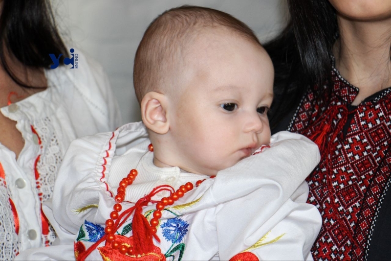 Одесити влаштували для переселенців фотосесію в День вишиванки (фото, відео)