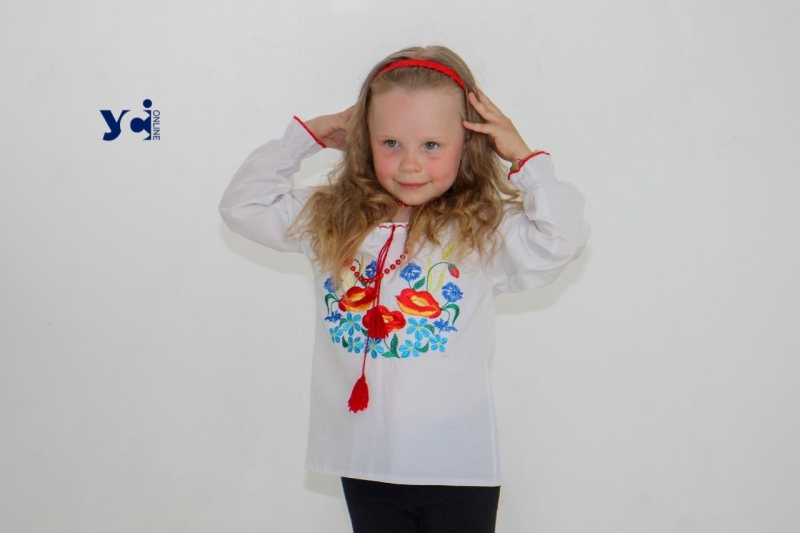 Одесити влаштували для переселенців фотосесію в День вишиванки (фото, відео)