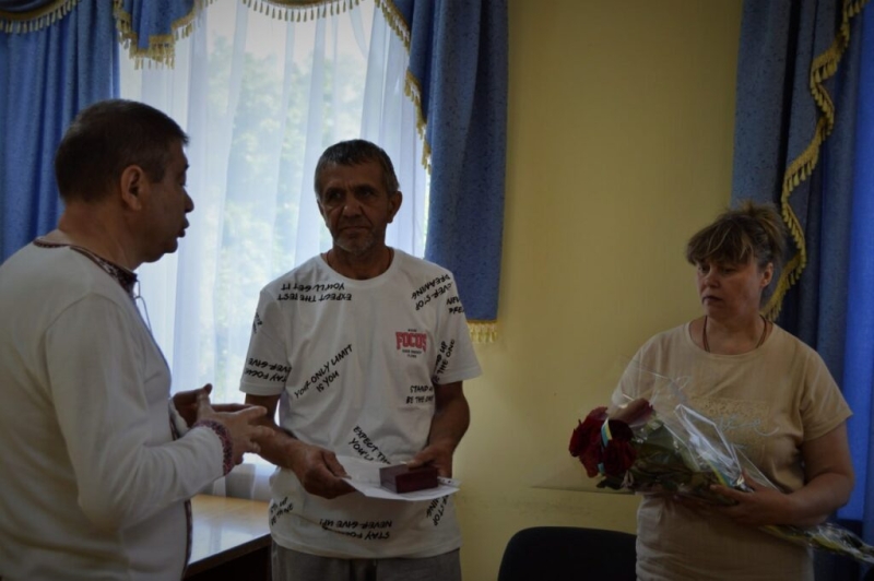В Белгород-Днестровском районе родителям погибшего защитника Романа Пидченко вручили государственную награду