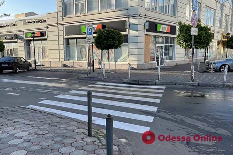 В Одессе обновляют пешеходные переходы
