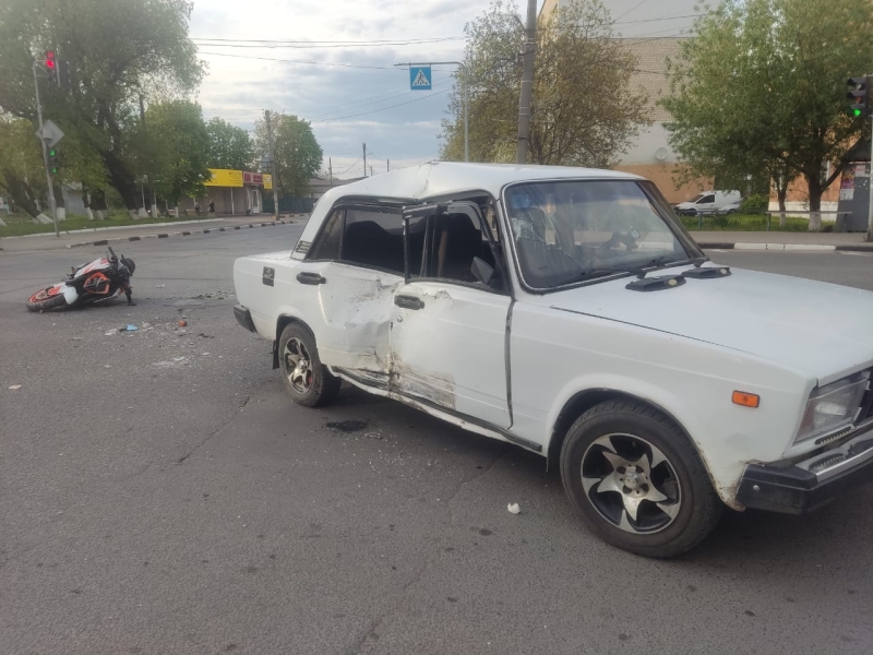 В Подольске столкнулись автомобилистка и мотоциклист: есть пострадавшие