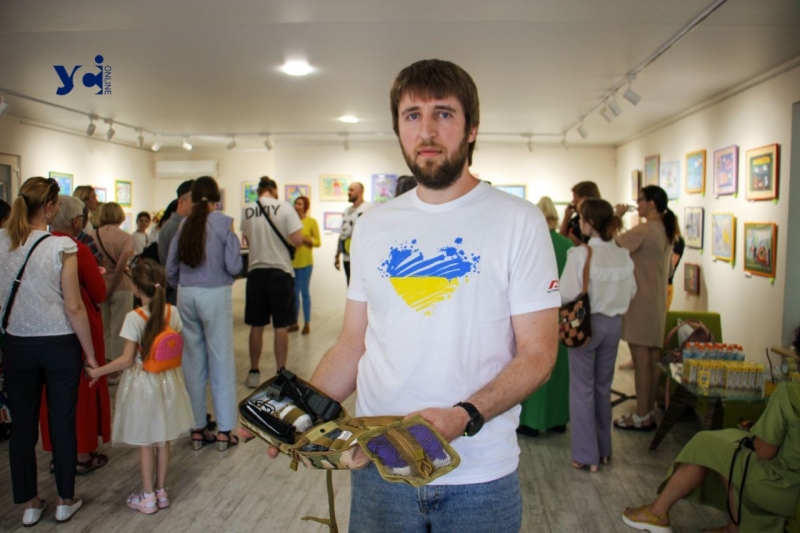 «Діти рятують життя»: в Одесі продають дитячі малюнки, щоб купити турнікети для ЗСУ (фото, відео)