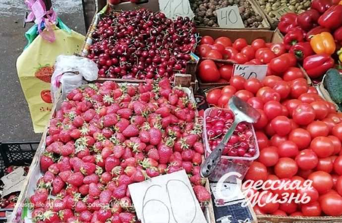 Фруктово-овощной вернисаж: июньские цены на одесском Привозе