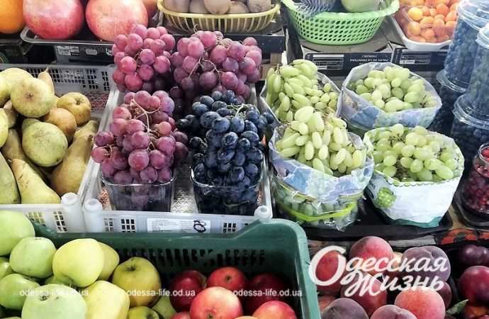 Фруктово-овощной вернисаж: июньские цены на одесском Привозе