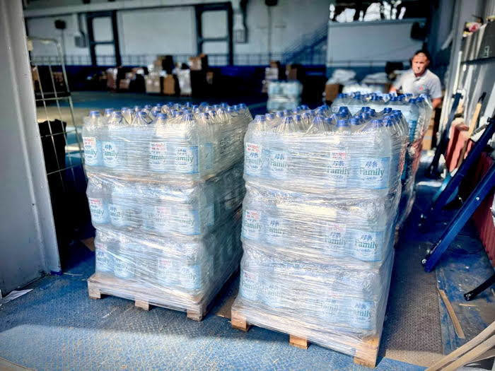 Из Одессы в Херсонскую область отправили две фуры питьевой воды