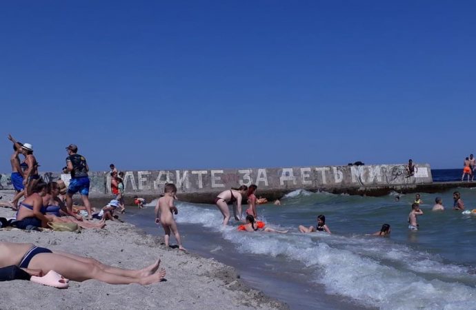 Как проходит летний сезон на пляжах Одессы: фоторепортаж от «Золотого берега» до «Ланжерона»