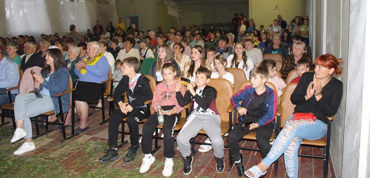 На Одещині великим концертом відзначили відкриття стадіону і благоустрій парку біля клубу