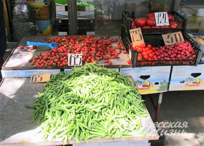 От картошки до черешни: цены на сезонные овощи-фрукты на одесском Новом базаре (фоторепортаж)