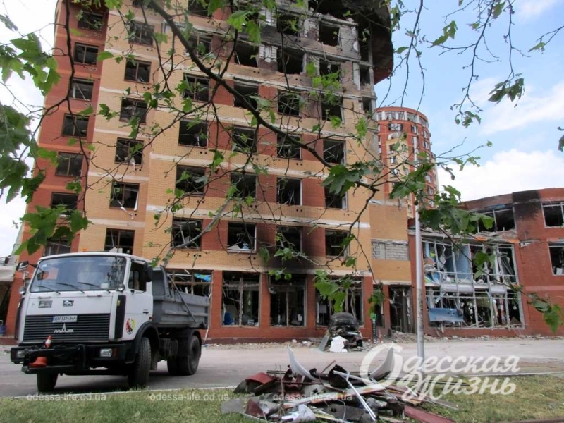 «Страшно смотреть!»: ситуация на одесском проспекте Шевченко после рашистского прилета (фоторепортаж)