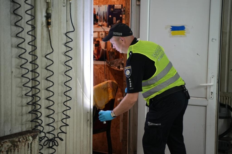 В Одесі нападники погрожували вбити охоронця та викрали сейф: їх затримали (фото)