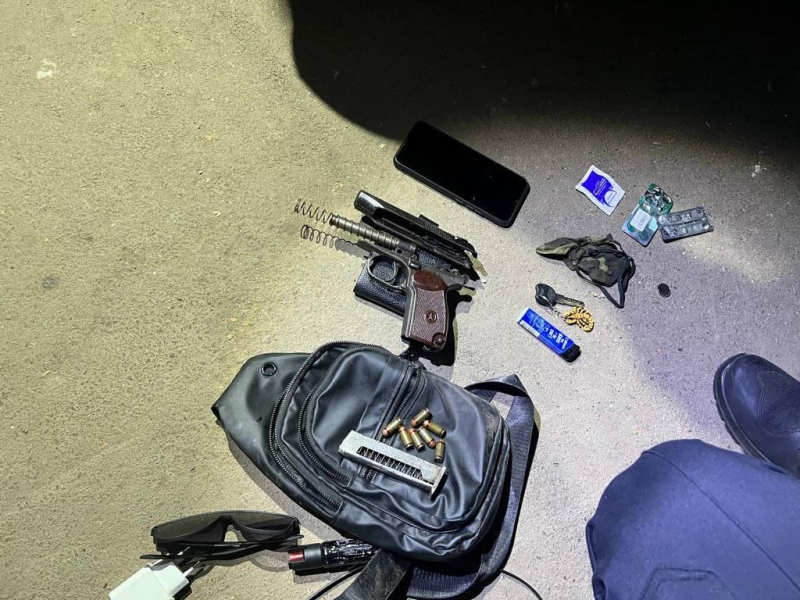 В Одесі нападники погрожували вбити охоронця та викрали сейф: їх затримали (фото)