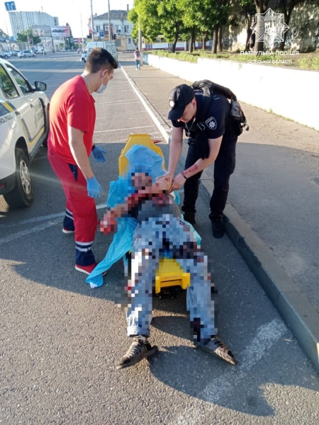 В Одессе мужчина пытался покончить с собой: патрульные спасли его